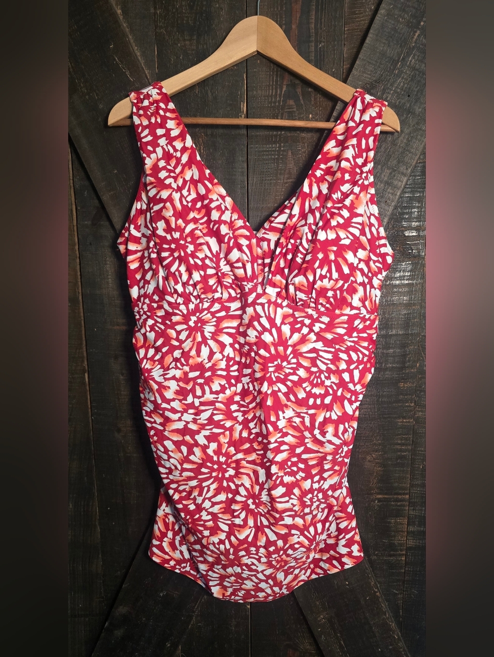 D & Co. Beach Red Floral V-Neck Women’s Tank Swimsuit 2X